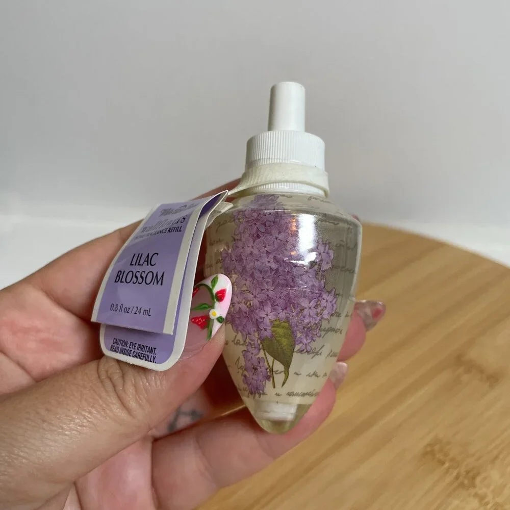Bath & Body Works White Barn Lilac Blossom Single Wallflower Refill Bulb - Picture 2 of 4
